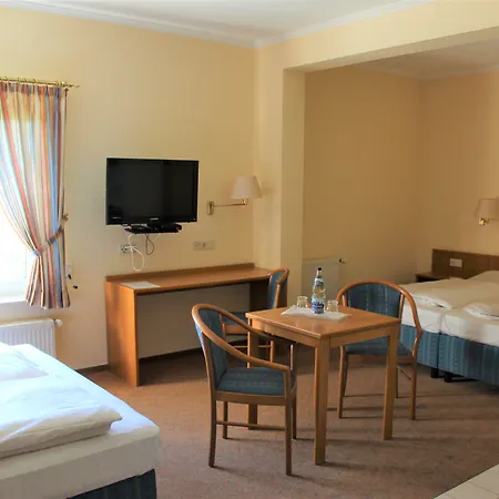 Hotel Alsterquelle 24h Check-in, Free Parking And Wifi 3*