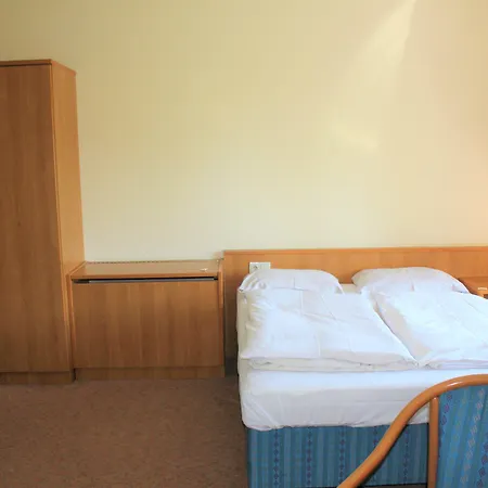 Alsterquelle 24h Check-in, Free Parking And Wifi Отель Хенштедт-Ульцбург