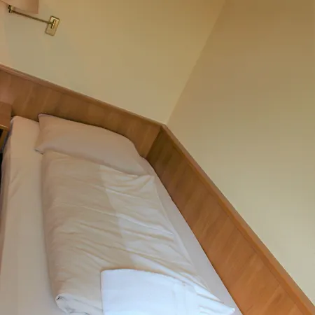 Hotel Alsterquelle 24h Check-in, Free Parking And Wifi