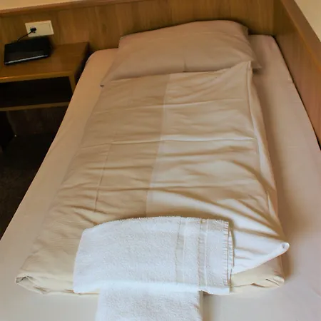 Alsterquelle 24h Check-in, Free Parking And Wifi 3*