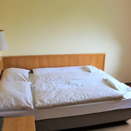 Hotel Alsterquelle 24h Check-in, Free Parking And Wifi 3*