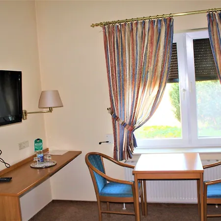 Hotel Alsterquelle 24h Check-in, Free Parking And Wifi 3*