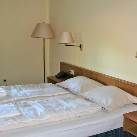 Alsterquelle 24h Check-in, Free Parking And Wifi Hotel