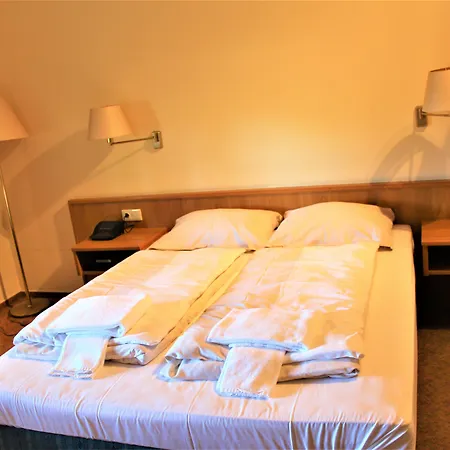 Hotel Alsterquelle 24h Check-in, Free Parking And Wifi