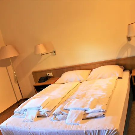 Hotel Alsterquelle 24h Check-in, Free Parking And Wifi