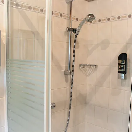 Alsterquelle 24h Check-in, Free Parking And Wifi Hotel 3*