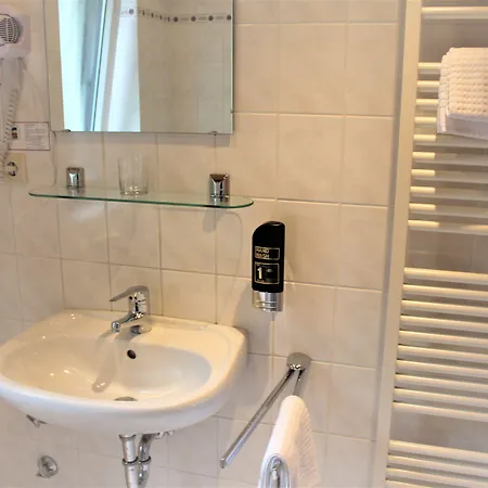 Alsterquelle 24h Check-in, Free Parking And Wifi Hotel