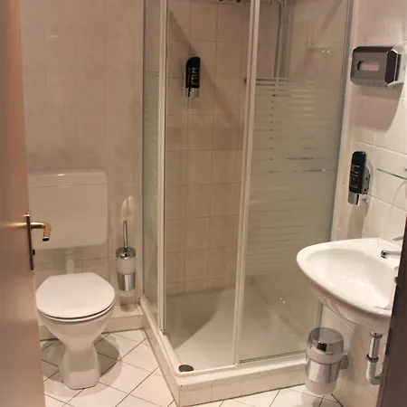 Alsterquelle 24h Check-in, Free Parking And Wifi Hotel 3*