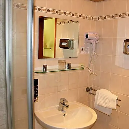 Alsterquelle 24h Check-in, Free Parking And Wifi Hotel 3*
