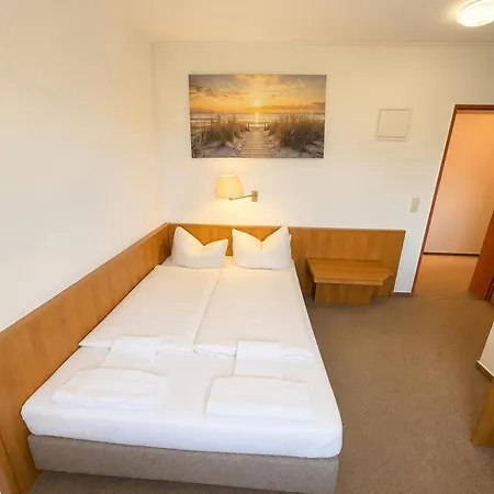 Alsterquelle 24h Check-in, Free Parking And Wifi 3*