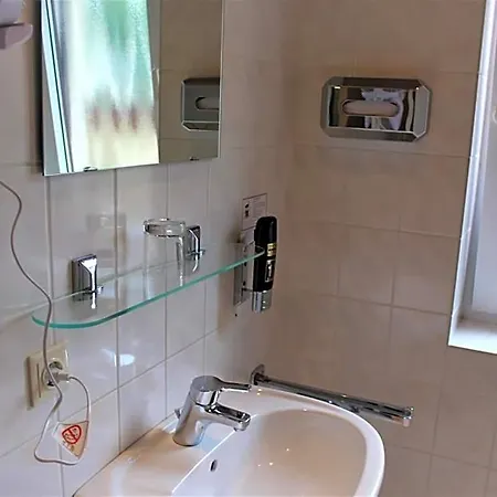 Alsterquelle 24h Check-in, Free Parking And Wifi 3* Хенштедт-Ульцбург