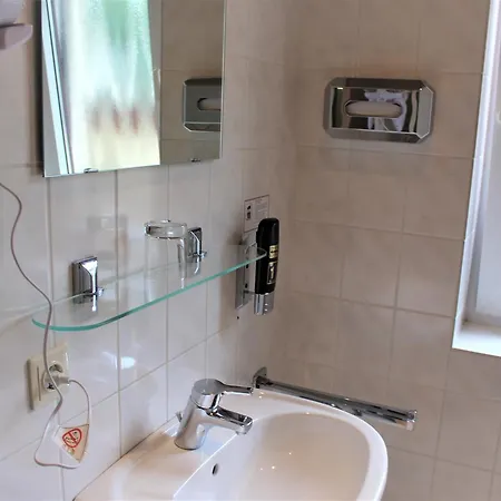 Hotel Alsterquelle 24h Check-in, Free Parking And Wifi 3*