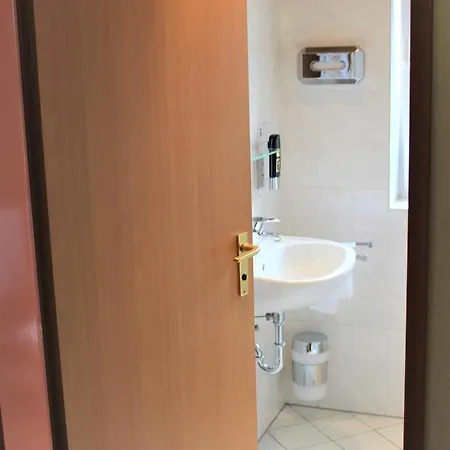 Alsterquelle 24h Check-in, Free Parking And Wifi Hotel