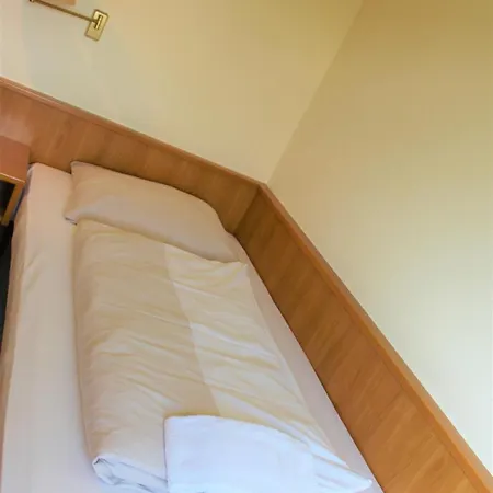 Hotel Alsterquelle 24h Check-in, Free Parking And Wifi Henstedt-Ulzburg