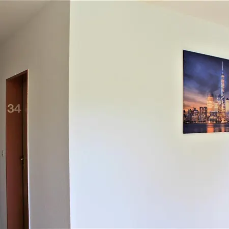 Alsterquelle 24h Check-in, Free Parking And Wifi 3*